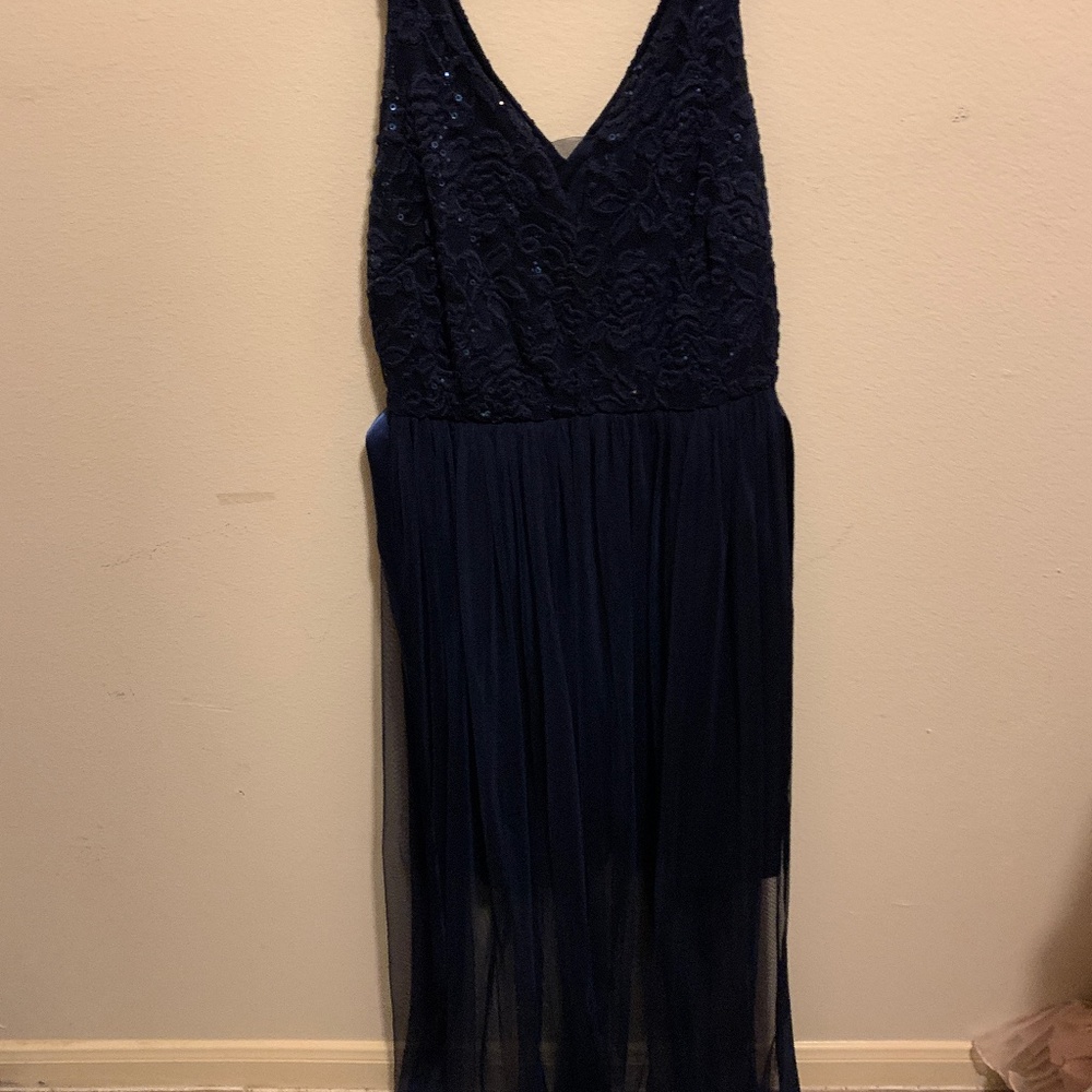 Blue dress with v neck and lacy details